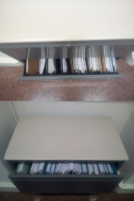 7Armários-Arquivo em aço lacado(de 2 ou 4 gavetas de pastas suspensas)