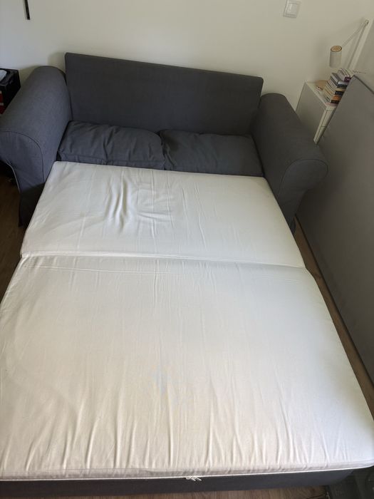 Sofá cama 2 lugares modelo Backabro Ikea, 190 cm de largura por 90 de profundidade, Cama com 120 cm de largura por 200 cm de comprimento. Como novo.