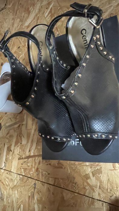 Buty  na obcasie/koturnie w śmiesznej cenie