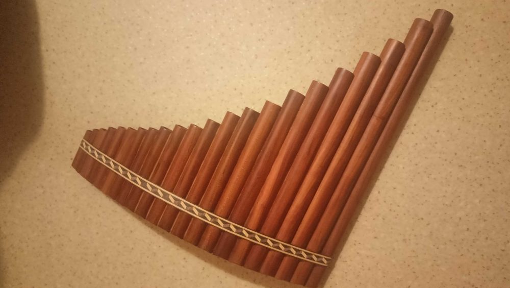 Fletnia pana-profesjonalny instrument.