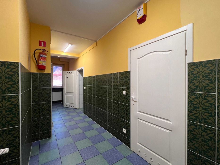 Duży budynek użytkowy, 450 m2 - Wołów