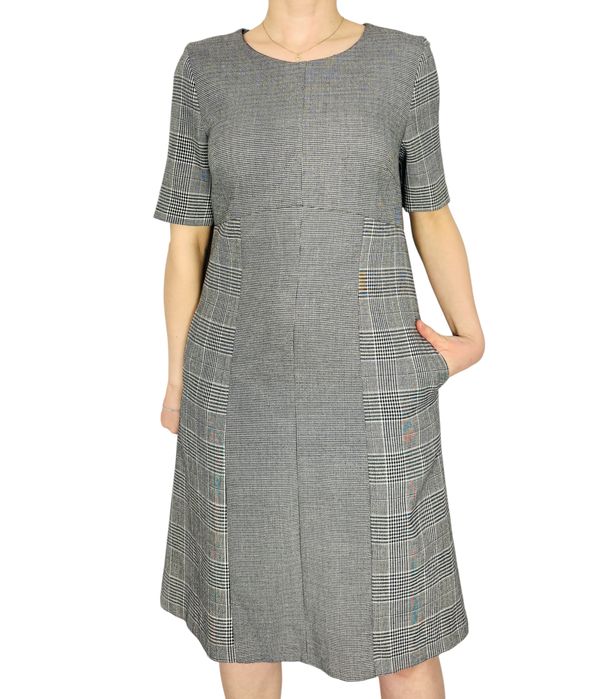 Szara sukienka w klasyczną kratę midi M 38