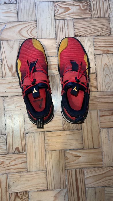 Tênis Adidas de basquete em ótimo estado