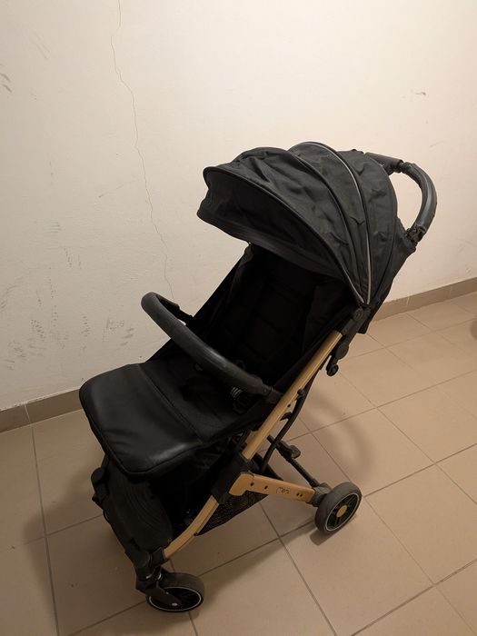 MoMi ESTELLE kompaktowy wózek spacerowy