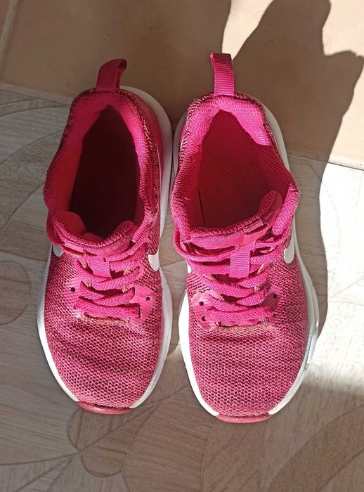 Кросівки модель Nike Air Max Motion LW (GS).
