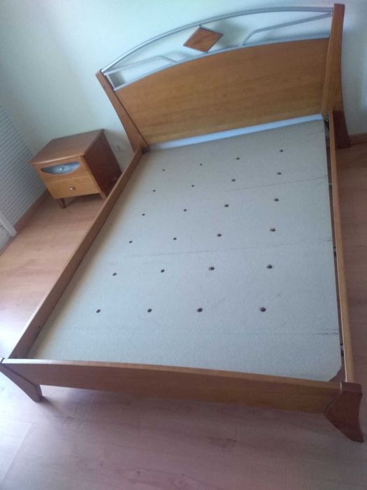 Cama casal + mesas cabeceira em cerejeira