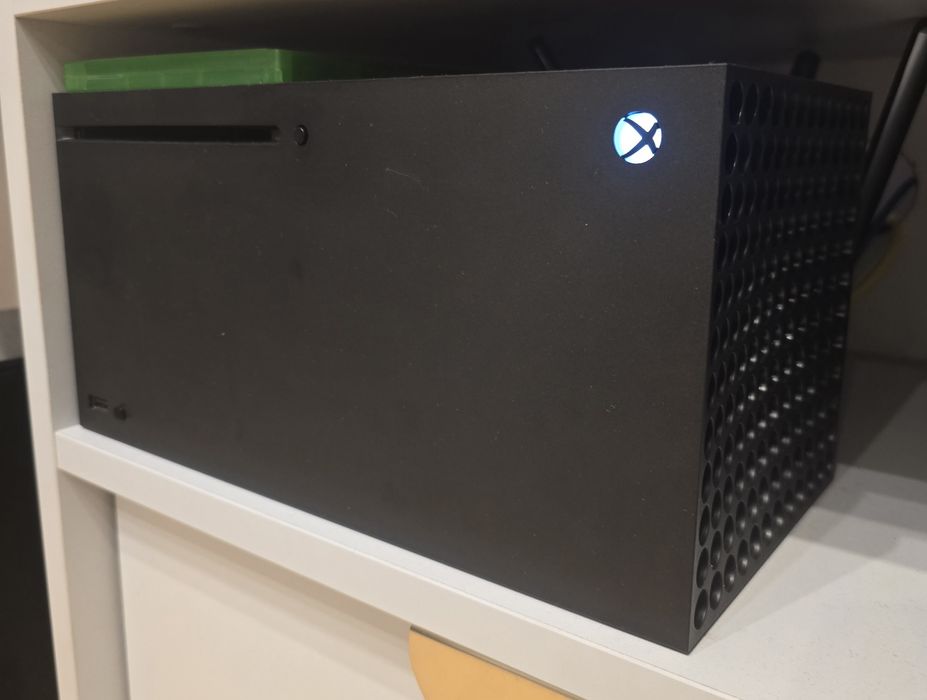 Konsola Xbox series x 1TB  2 pady