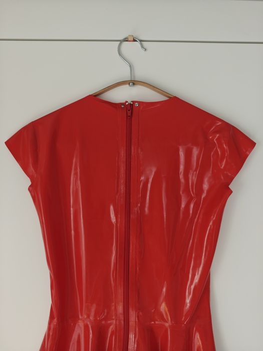 Czerwona sukienka latexowa M