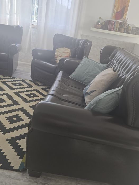 Sofá cama Capitonê + 2 poltronas