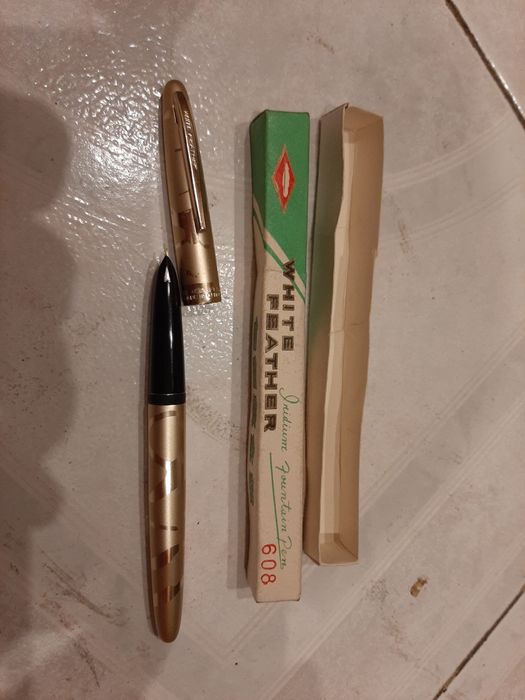 Ручка перьевая с золотым пером