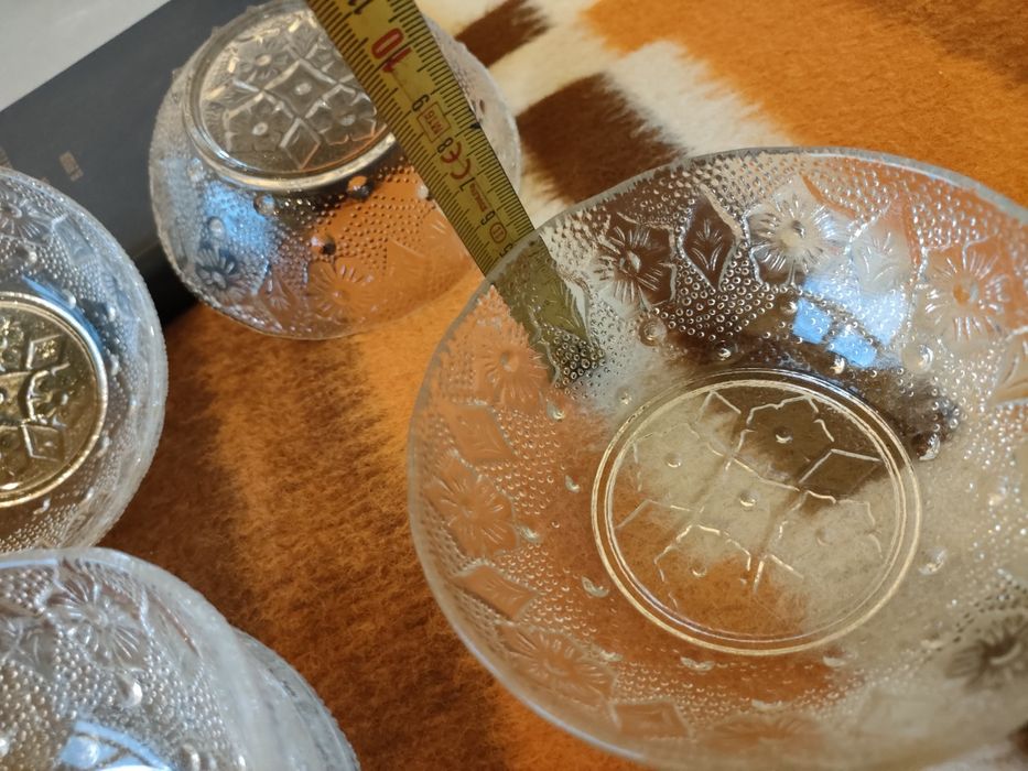 Komplet 6 ozdobnych szklanych miseczek w stylu retro – idealne do dese