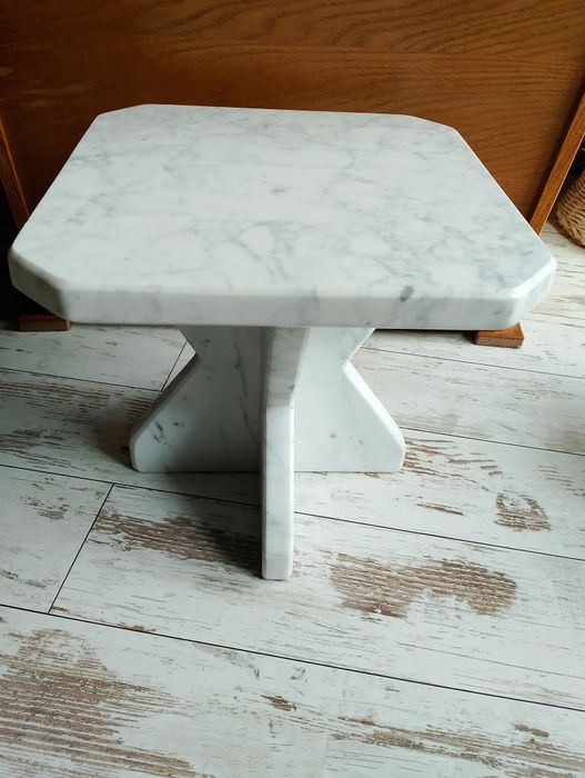 Stolik kawowy z marmuru