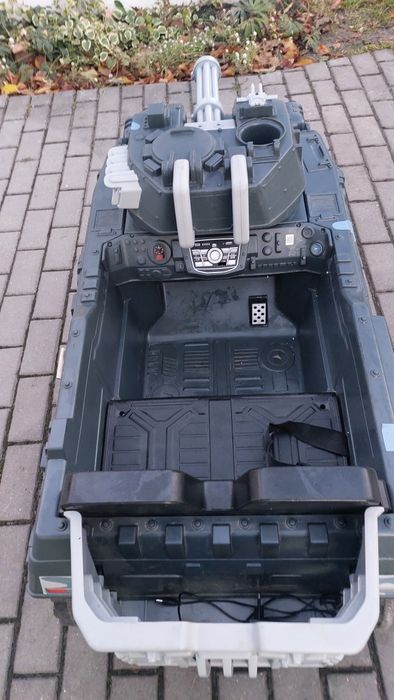 Дитячий електромобіль