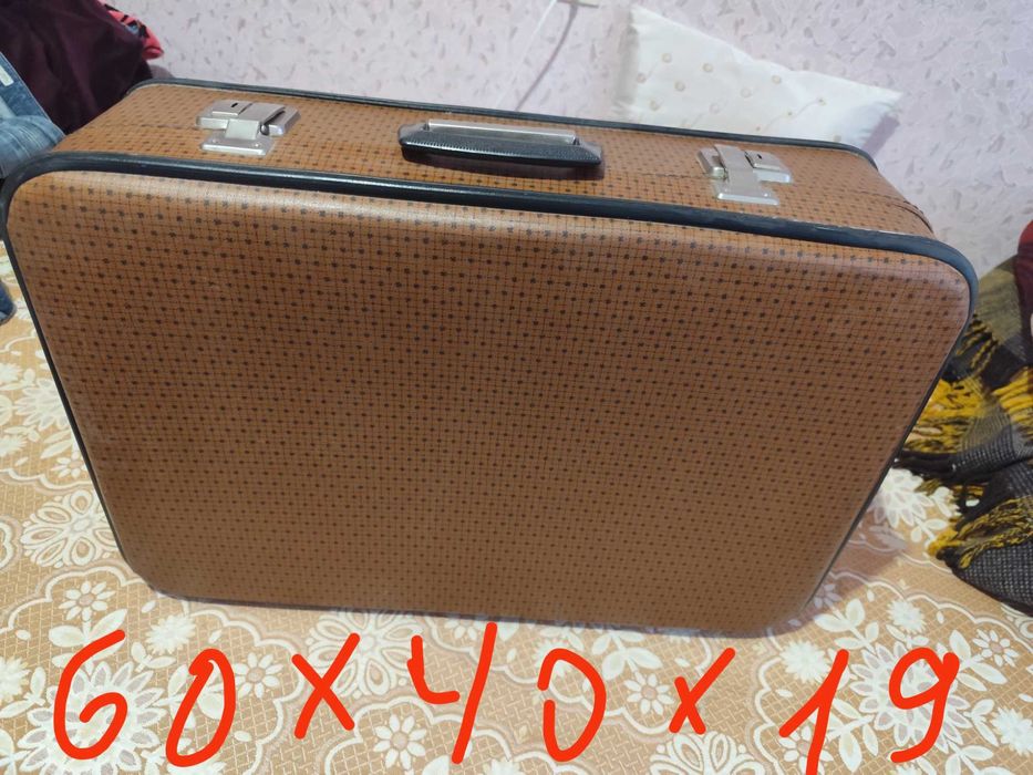 Чемодан на колесах и без