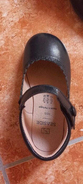 Sapato em pele de menina 23