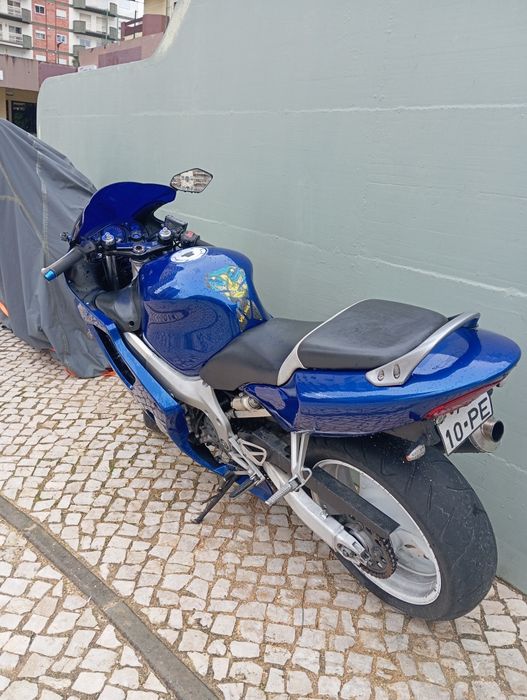 Vende-se  HONDA CBR F4