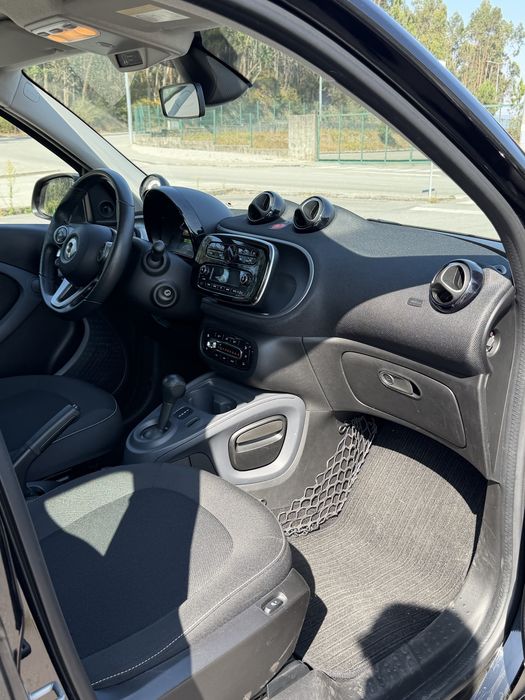 Smart ForFour eletrico 40.000km com gatantia ate dezembro 2027 na marca