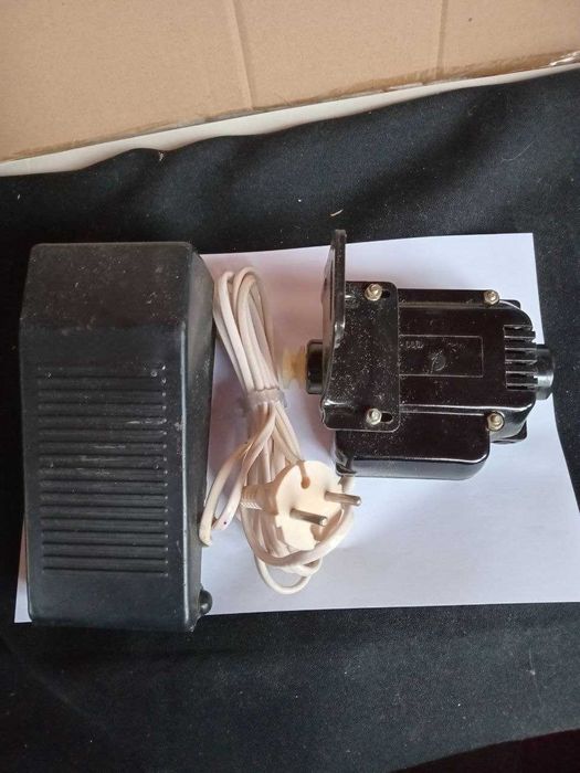 Продам швейна машинка з нижнім приводом (педаль) нова, Чайка 142м