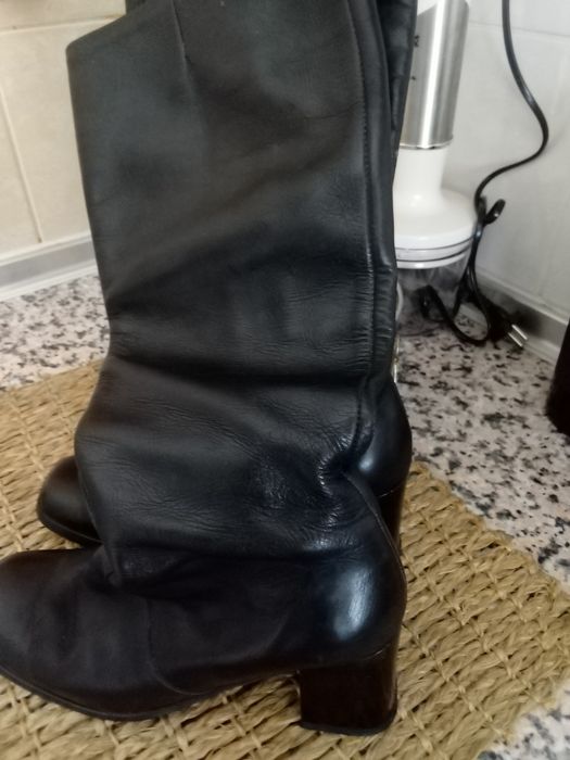 Botas pretas de cano alto