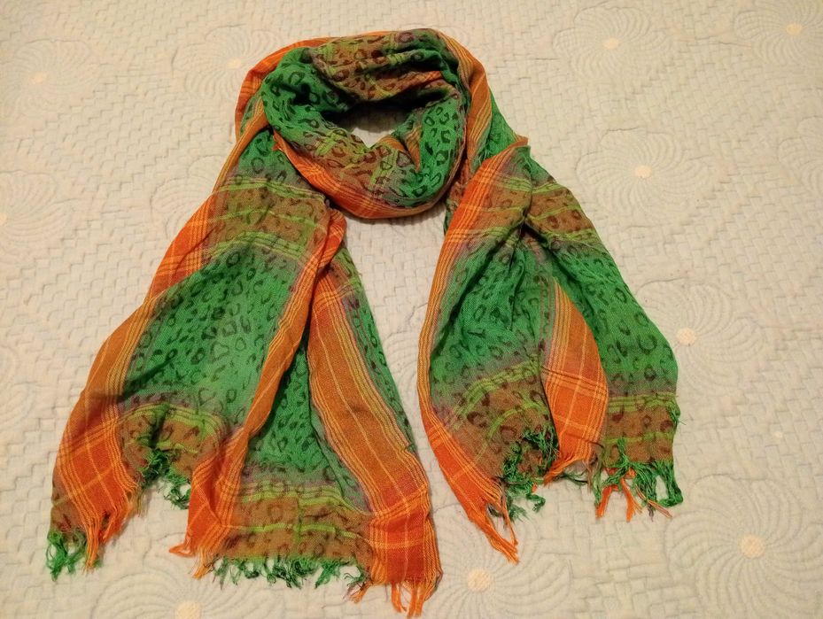 Lenços variados . Como Novos.