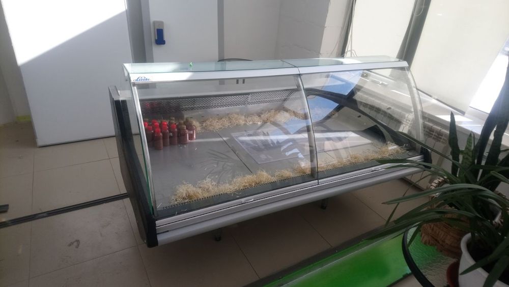 2 холодильные витрина 1.80 и 2.50