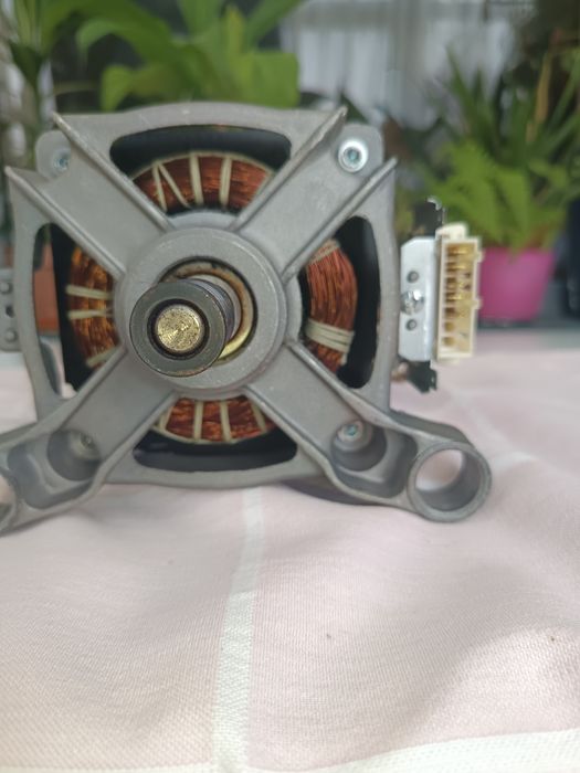 Motor de máquina de lavar roupa Indesit IMA 864B MY TIME SPT.