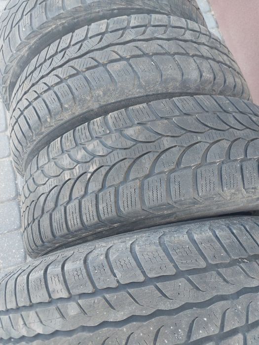 Koła opony zimowe na felgach stalowych 195.65.15 Bridg