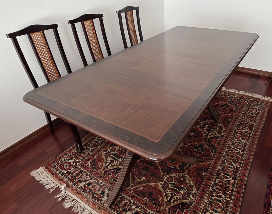Mesa de Refeições com seis cadeiras