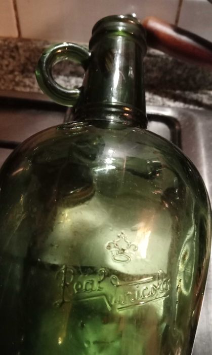 Garrafa antiga de vidro, Real Vinícola, 1 litro, alt: 24cm diâm. 10cm
