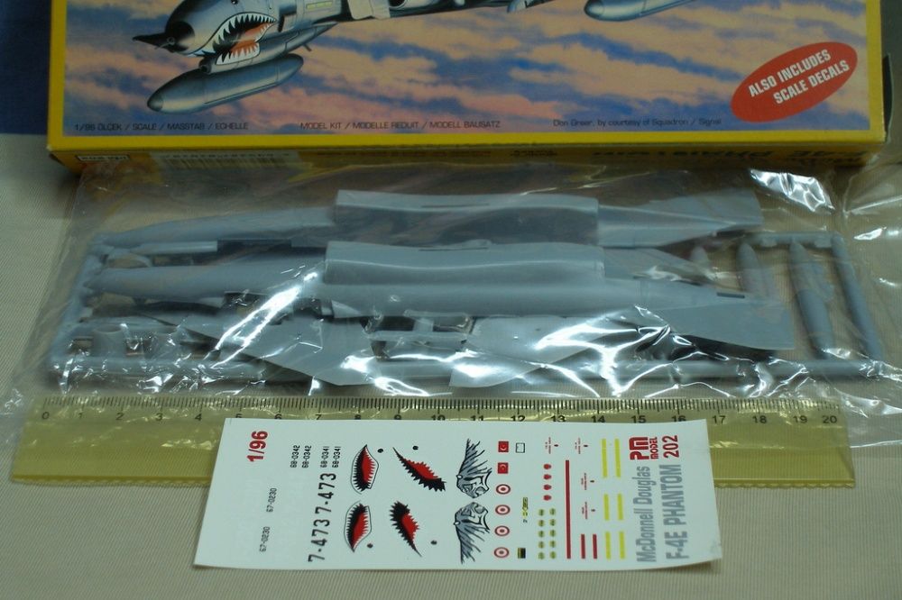 Масштабная модель самолета F-4 "Phantom" сборная, 1:96 *PM-Model*.