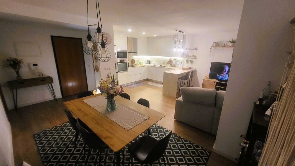 Arrenda-se T2 totalmente renovado