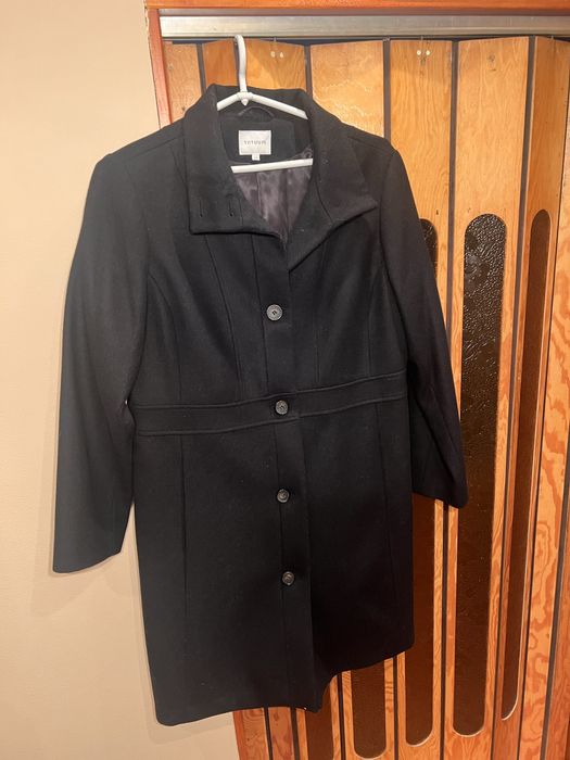 Czarny plaszcz tatuum 44 jak nowy