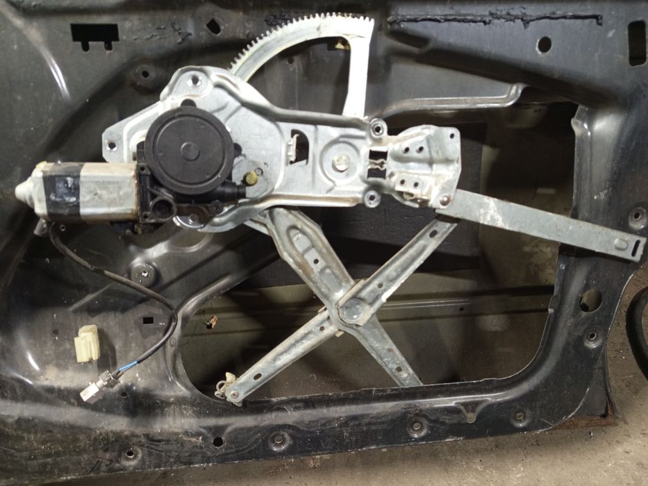 стеклоподъёмник BMW