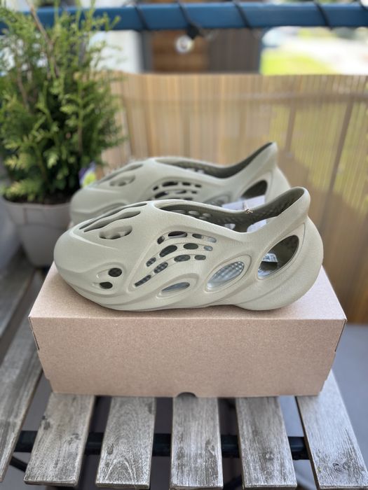Yeezy foam runner stone salt 46