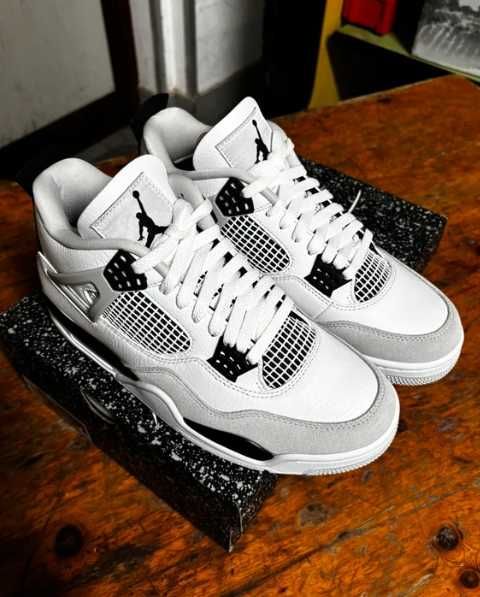 Jordan 4 retro Military black R.40
