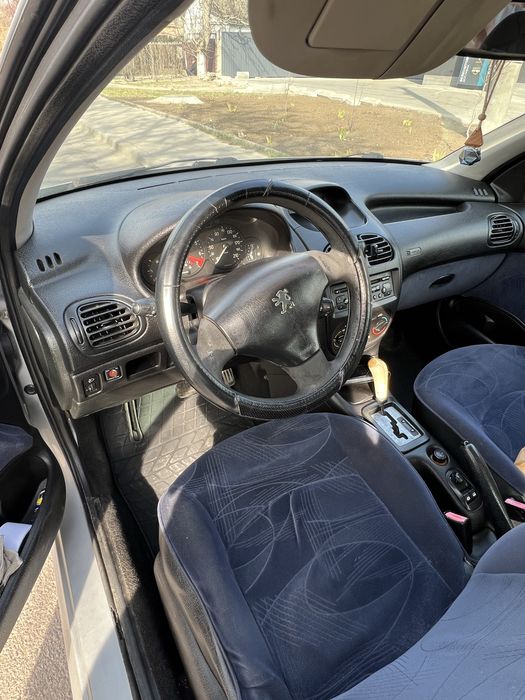 Продам Peugeot 206
