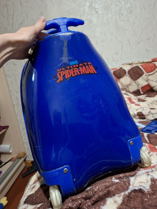 Продам детский чемодан