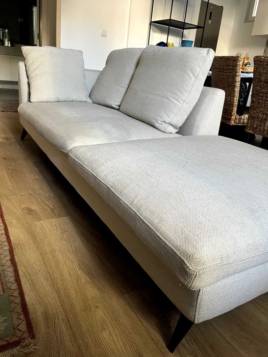 Sofá 3 lugares com chaise longue – Bege moderno (estilo IKEA)