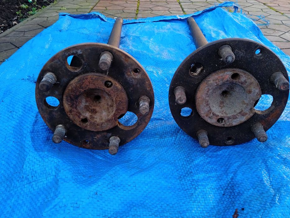 // Продам // Полуоси заднего моста москвич 2140 \\