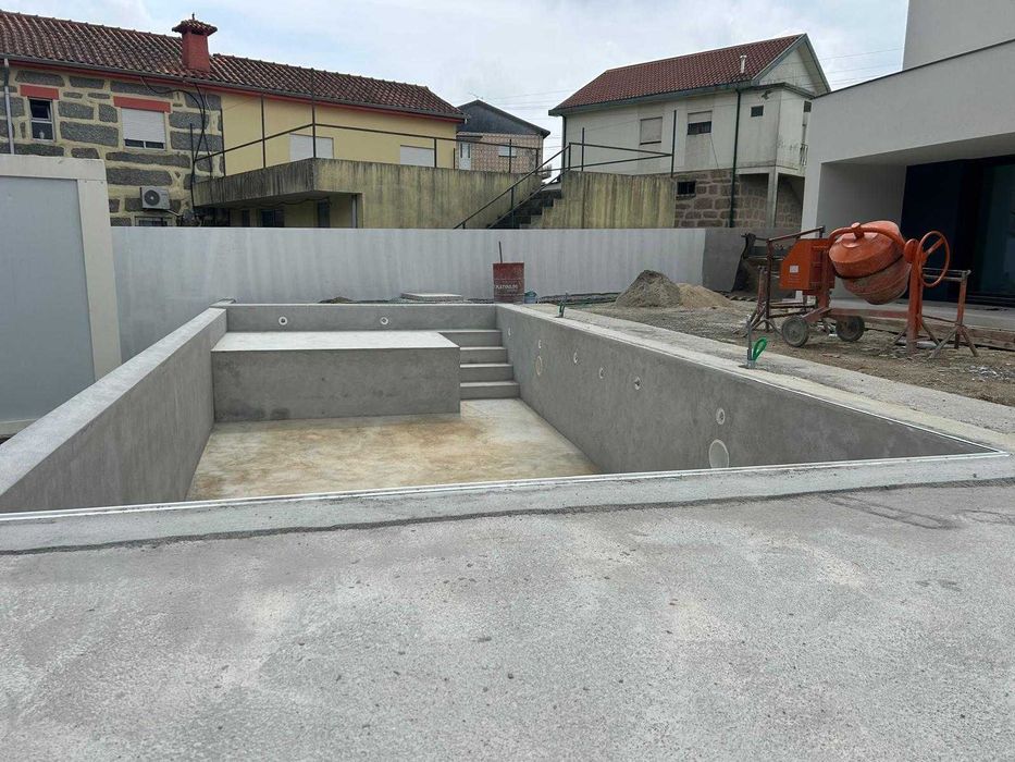 Movimentacao de terras desaterros construcao de piscinas