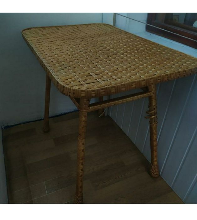Стіл плетений кухонний