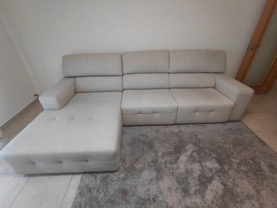Sofá com chaise longue