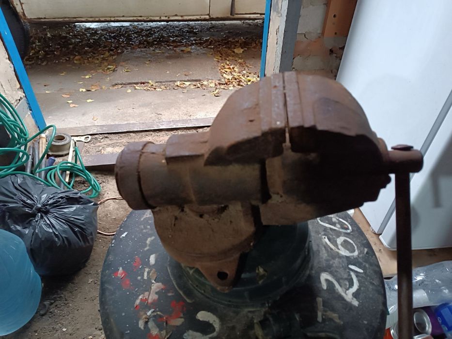 Продам тиски 80мм ссср