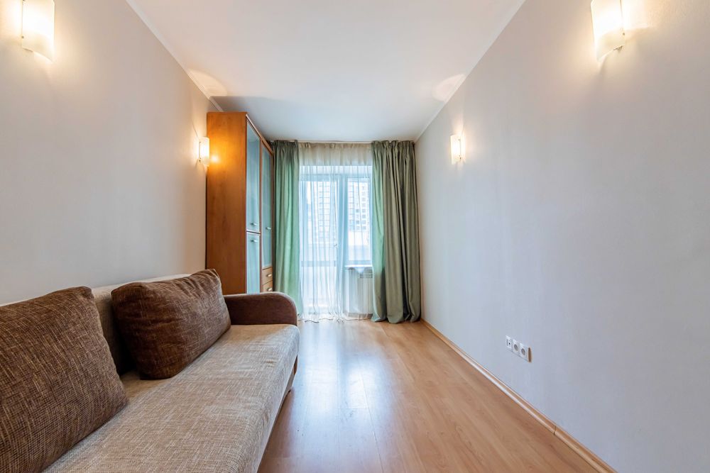 3 комнатная студия в центре, Коновальца, 15