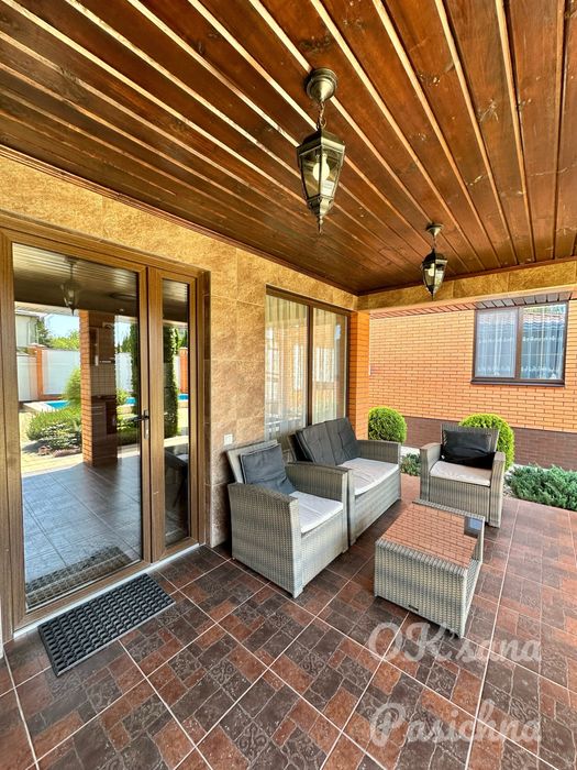 Продам дом с бассейном и сауной , Новоалександровка , Кристальный