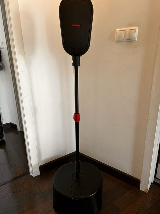 Vendo saco de boxe criança (até 12 anos) com duas luvas