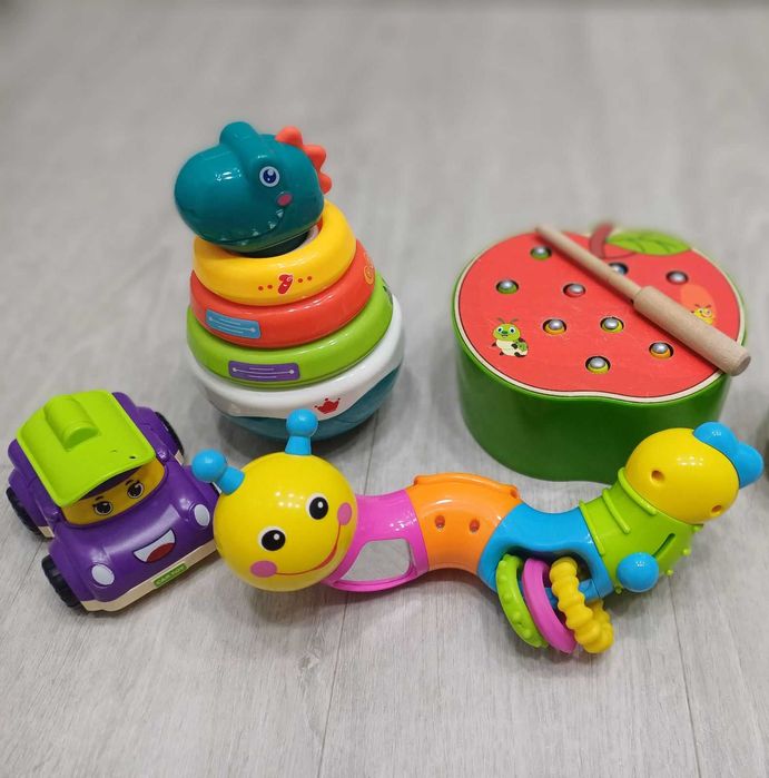 Пирамида-неваляшка, набор игрушек