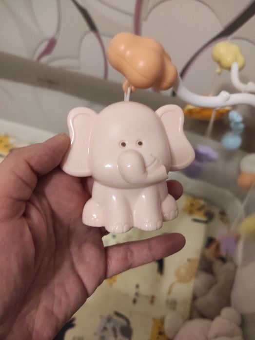 Дитячий мобіль на ліжечко з проектором