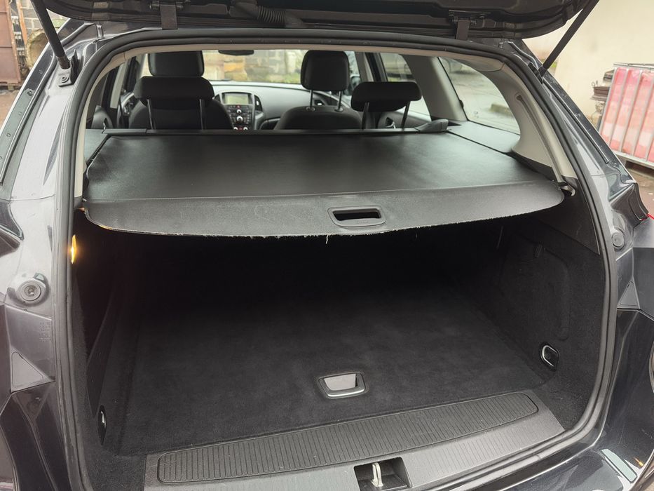 OPEL ASTRA J  2011 рік