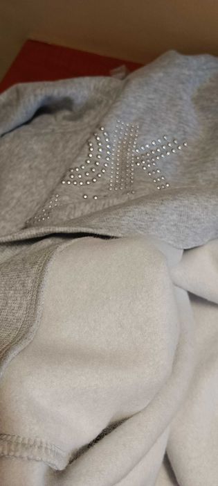 Nowa oryginalna młodzieżowa bluza DKNY roz. M  z ozdobnym napisem